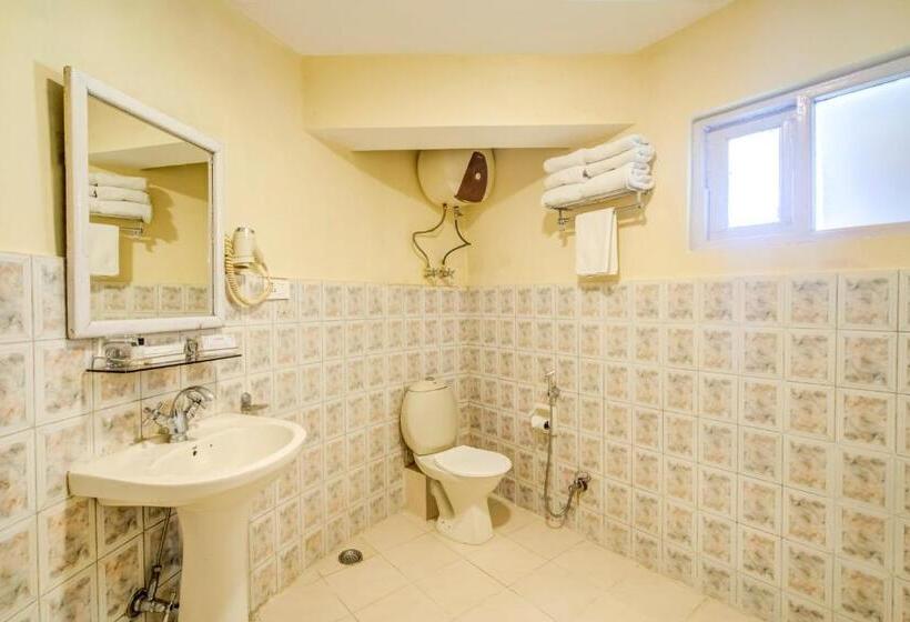 Трехместный Номер Премиум, Summit Newa Regency