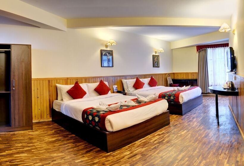 Семейный Номер, Summit Newa Regency