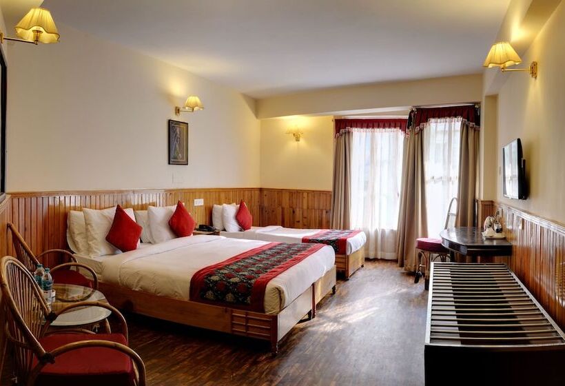 Семейный Номер, Summit Newa Regency