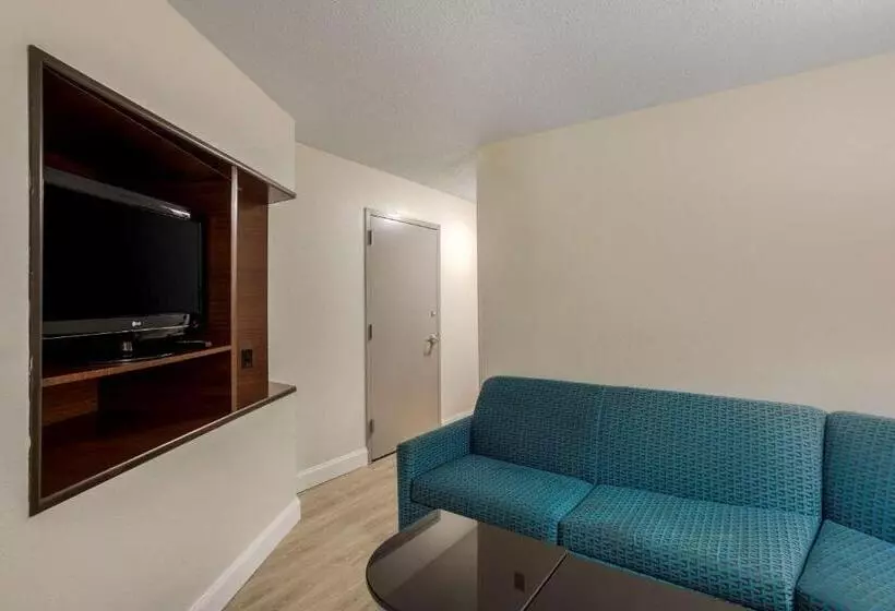 キングサイズベッドのスイートルーム, Comfort Inn & Suites Mt. Laurelphiladelphia