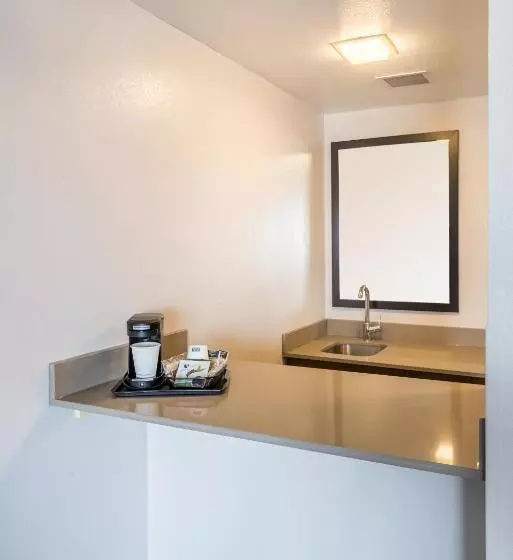 身障者適用スイートルーム, Country Inn & Suites By Radisson, Cookeville, Tn