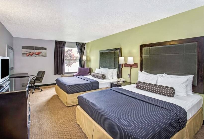 带2个双人床的标准工作室, Days Inn By Wyndham Lake Bluff/great Lakes Naval Base