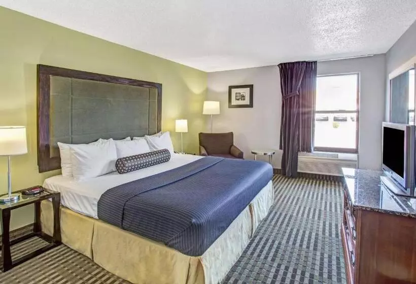 キングサイズベッドのスタンダードルーム, Days Inn By Wyndham Lake Bluff/great Lakes Naval Base