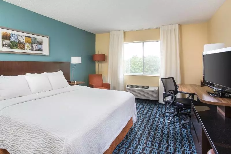 キングサイズベッドのスタンダードルーム, Fairfield Inn & Suites Greeley