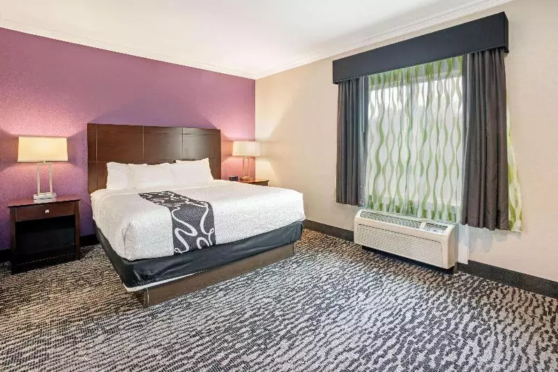 キングサイズベッドのスイートルーム, La Quinta By Wyndham Houston   Magnolia