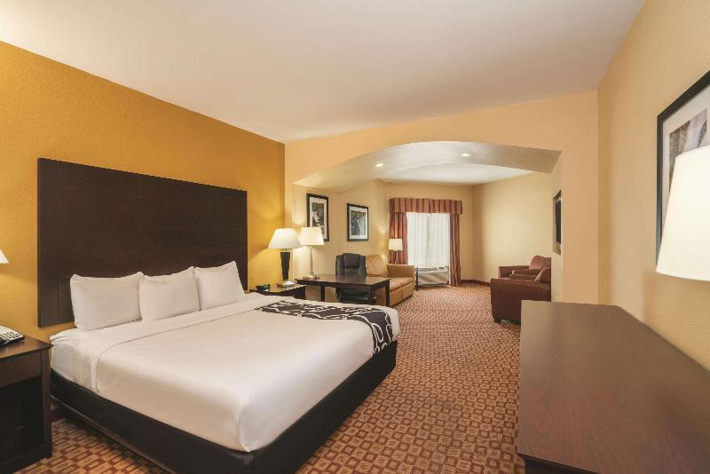 Номер Executive Кровать Кинг, Comfort Inn & Suites Verona At Turning Stone Resort Casino