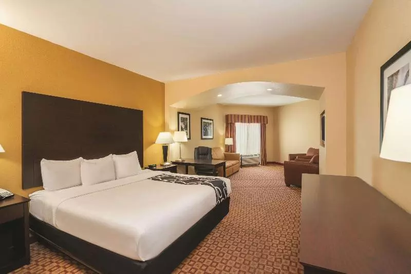 キングサイズベッドのエクゼクティブルーム, Comfort Inn & Suites Verona At Turning Stone Resort Casino