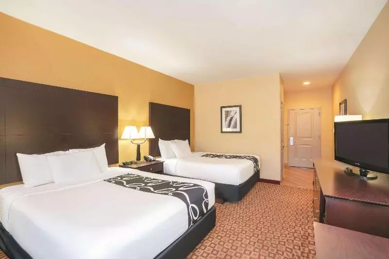 クイーンサイズベッドのスタンダードルーム, Comfort Inn & Suites Verona At Turning Stone Resort Casino