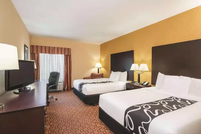 クイーンサイズベッドのスタンダードルーム, Comfort Inn & Suites Verona At Turning Stone Resort Casino