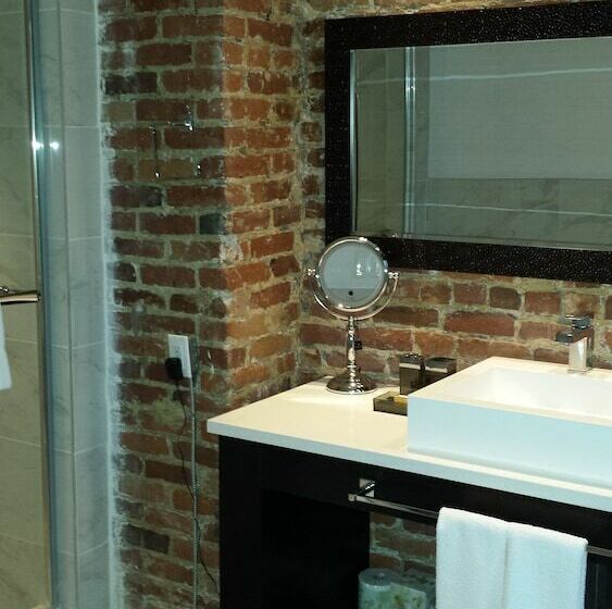 スタンダードスタジオ, Lofts Du Vieuxport