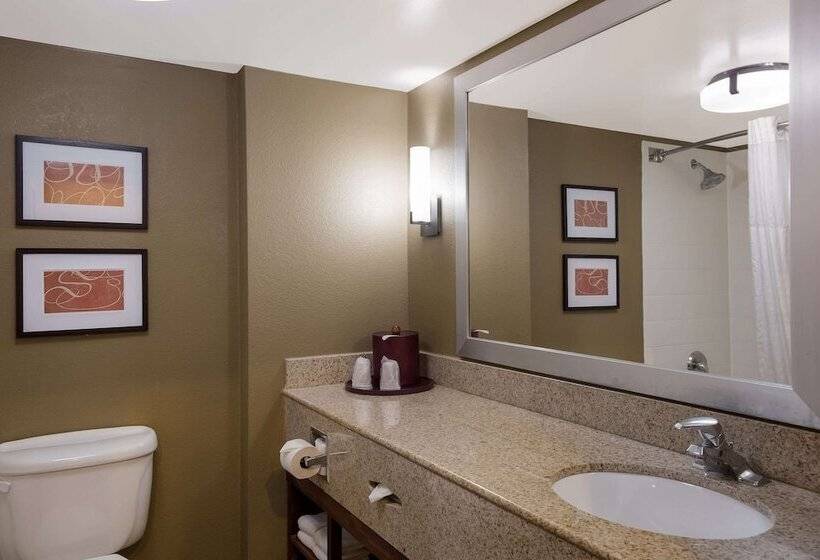 جناح, Comfort Suites Near University