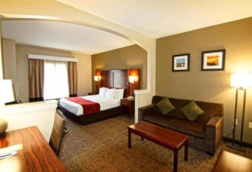 キングサイズベッドのスイートルーム, Comfort Suites Near University