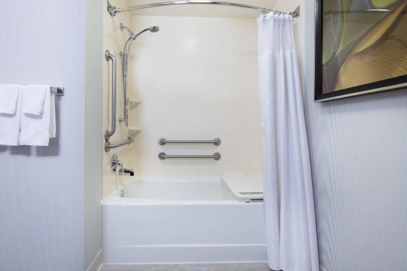 Standard-huone King-vuode, Courtyard By Marriott Newark Silicon Valley