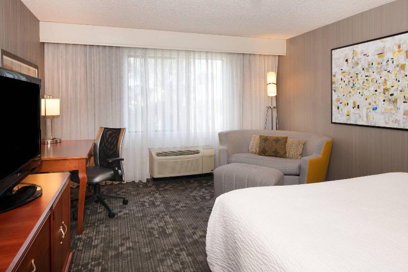 스탠다드 룸 킹사이즈 침대, Courtyard By Marriott Newark Silicon Valley
