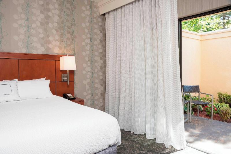 חדר סטנדרט עם מיטת קינג, Courtyard By Marriott Traverse City