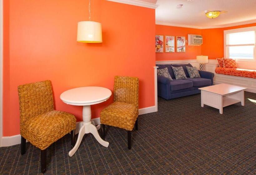 Suite with lake view, Island House