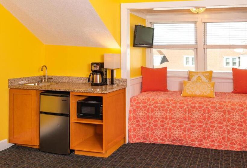 Suite with lake view, Island House