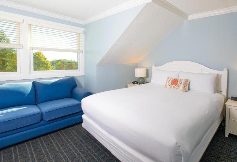 Suite with lake view, Island House