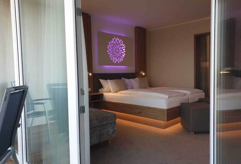 جناح جونيور, Landhotel Hermannshöhe