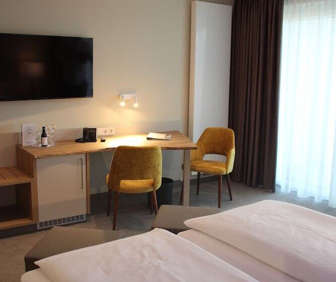 جناح جونيور, Landhotel Hermannshöhe