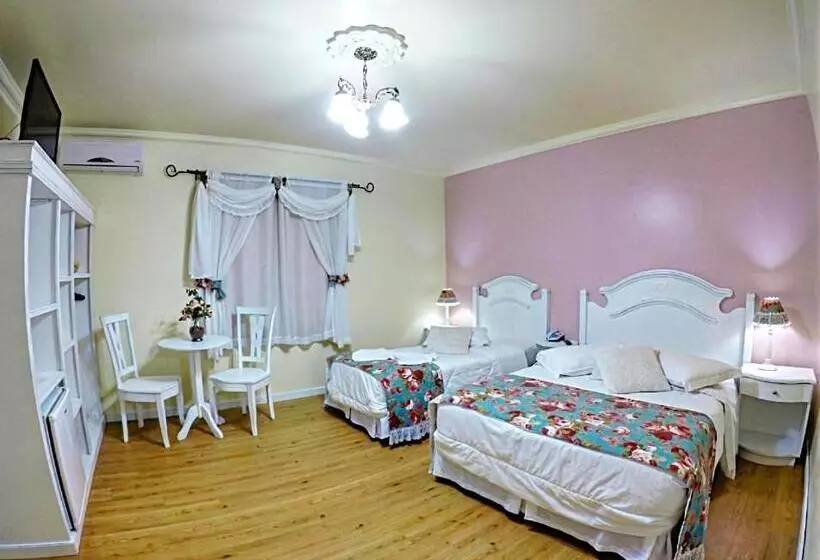 Deluxe Kolmen Hengen Huone, Pousada Dos Anjos
