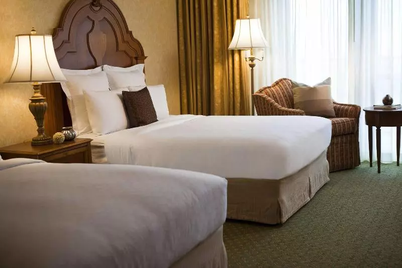 سوییت, Renaissance Tulsa Hotel & Convention Center