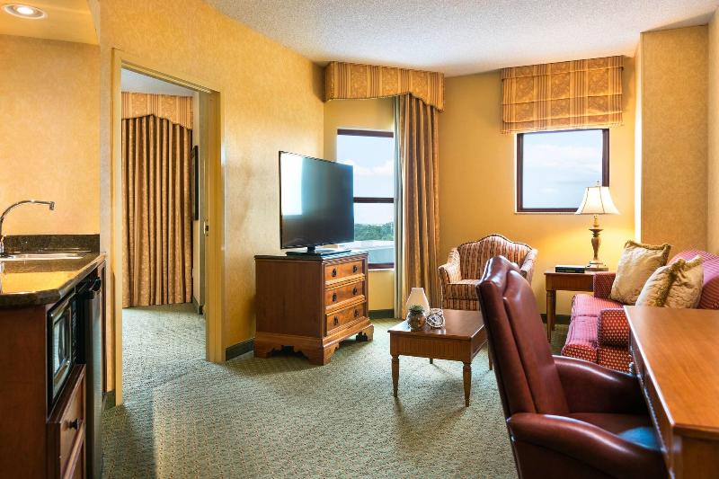 Номер Клуб Кровать Кинг, Renaissance Tulsa Hotel & Convention Center