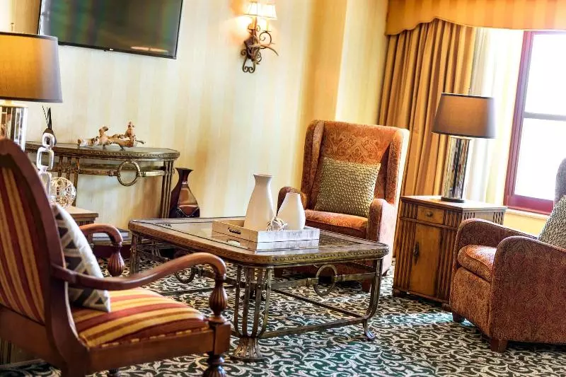 اتاق کلاب, Renaissance Tulsa Hotel & Convention Center