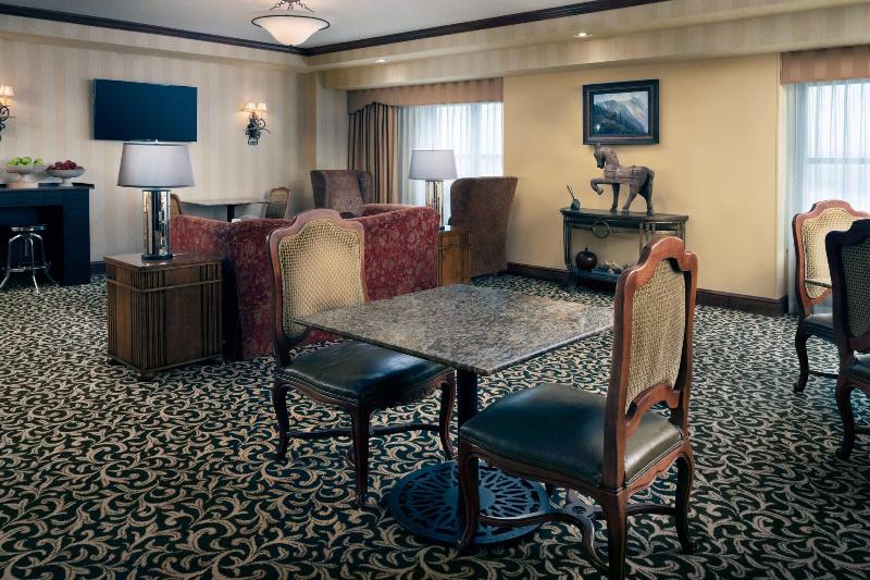 غرفة كلوب, Renaissance Tulsa Hotel & Convention Center