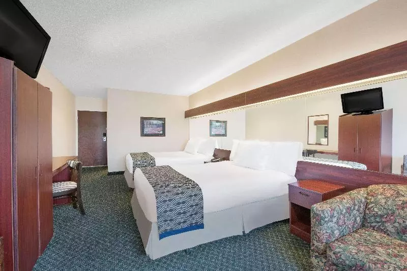 スタンダード４人部屋, Microtel Inn & Suites By Wyndham Hamburg