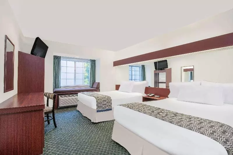 スタンダード４人部屋, Microtel Inn & Suites By Wyndham Hamburg