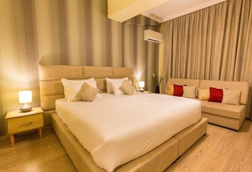 חדר סטנדרט לשלושה, Baron