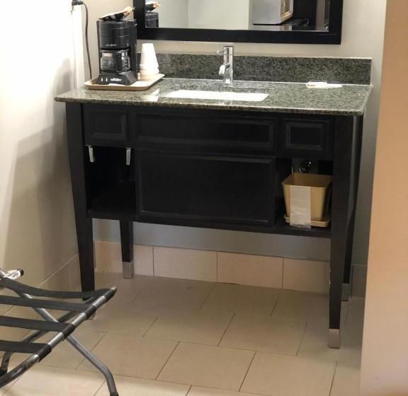 キングサイズベッドのスタンダードルーム, Deerfield Inn And Suites  Fairview
