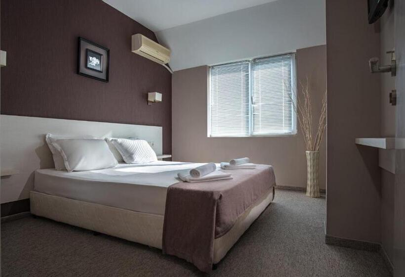 شقة غرفة واحدة, Eskada Beach