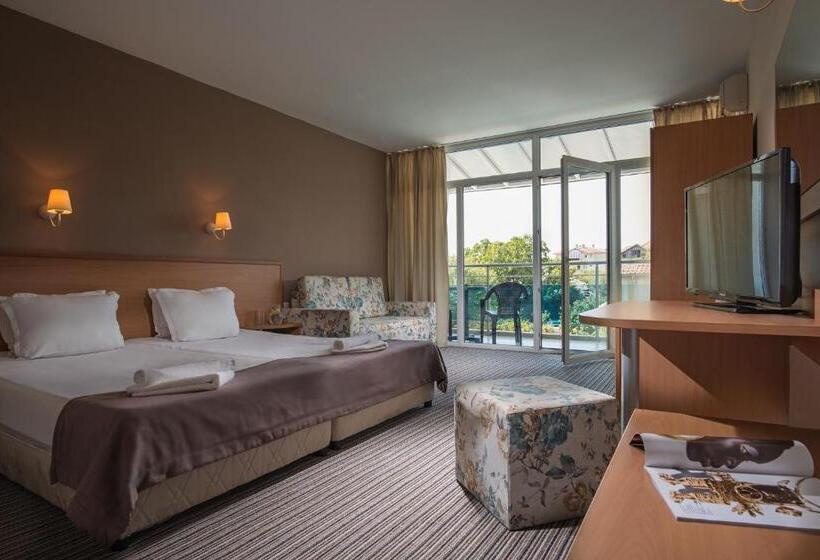 غرفة ديلوكس مطلة على حمام السباحة, Eskada Beach