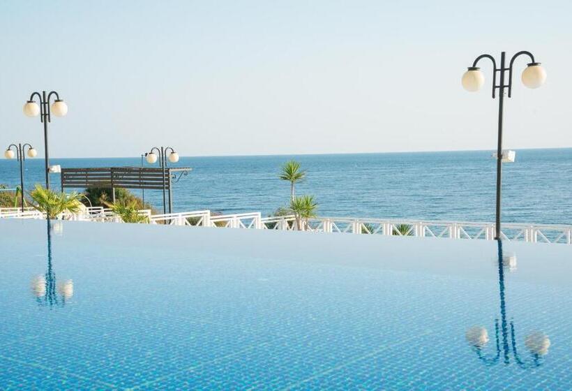 غرفة قياسية مطلّة علي البحر, Eskada Beach