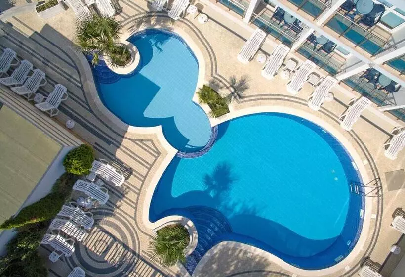 اتاق استاندارد با چشمانداز استخر, Eskada Beach