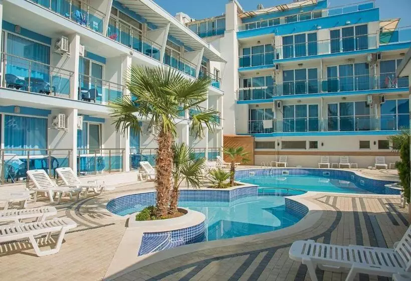 اتاق استاندارد با چشمانداز استخر, Eskada Beach