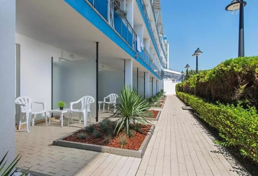 اتاق اکونومی, Eskada Beach