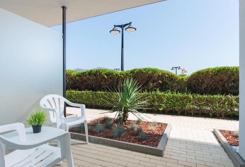 غرفة إقتصادية, Eskada Beach