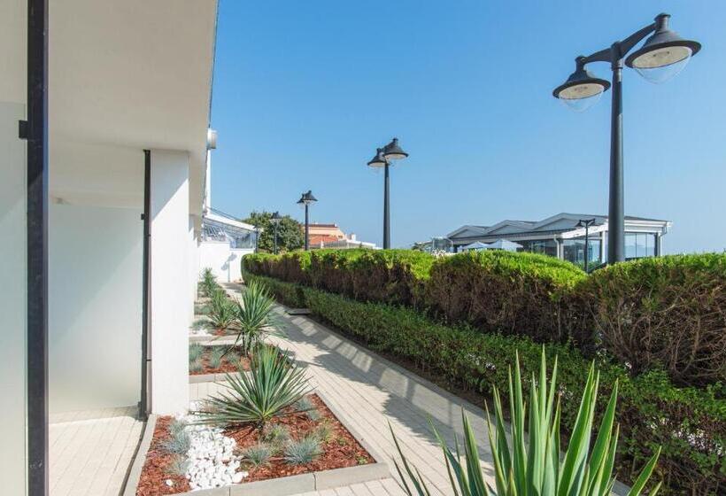 غرفة إقتصادية, Eskada Beach