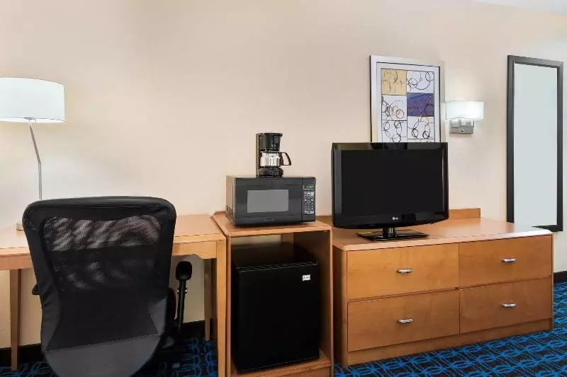 キングサイズベッドのスタンダードルーム, Fairfield Inn & Suites By Marriott Springdale
