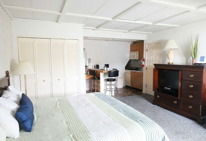 Basic-huone, Green Harbor Waterfront Lodging