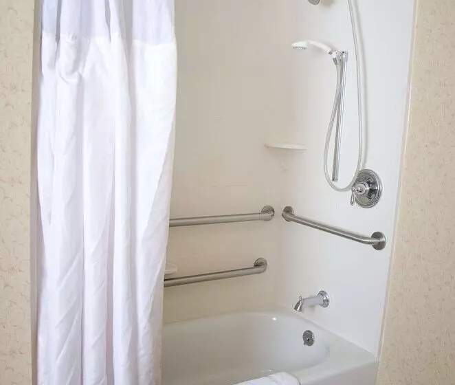 سوئیت برای معلولان, Hilton Garden Inn Watertown/thousand Islands