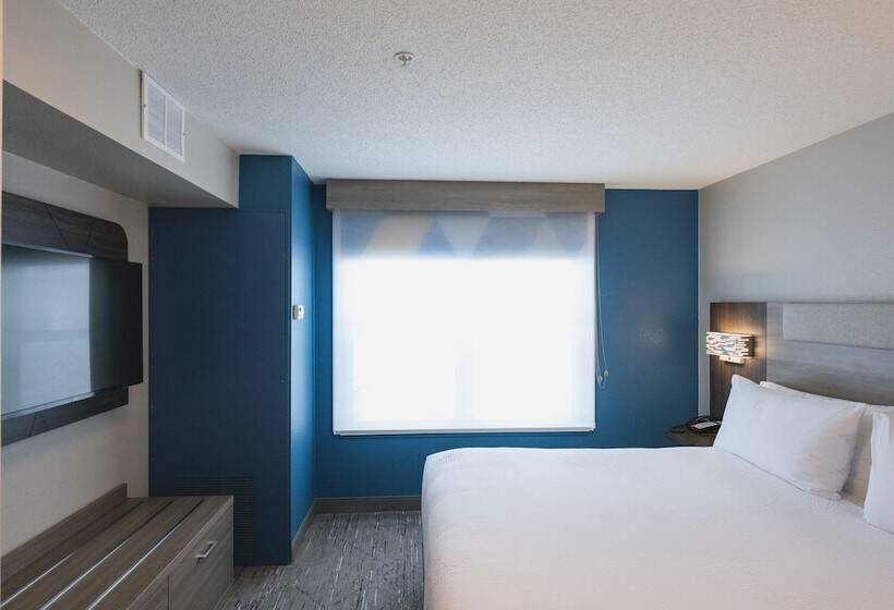 جناح, Holiday Inn Express & Suites Marquette, An Ihg