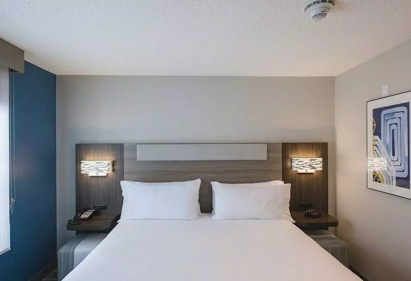 スイート, Holiday Inn Express & Suites Marquette, An Ihg
