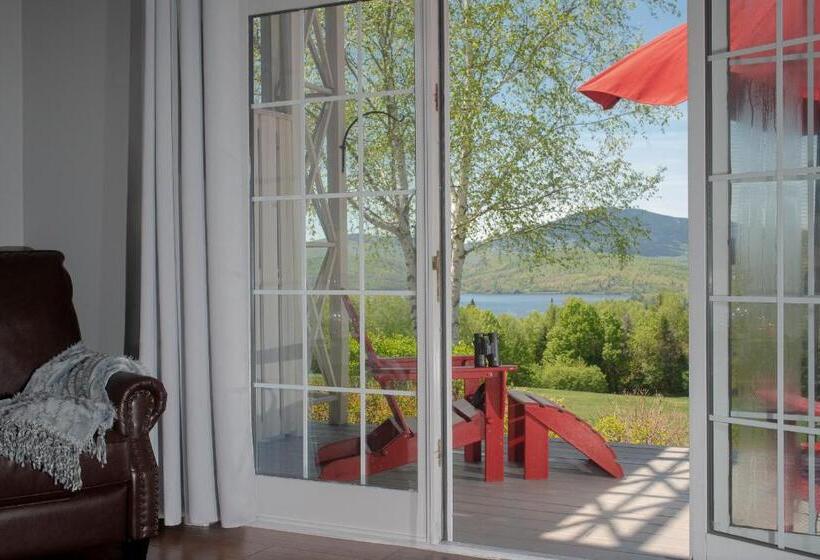 Suite with lake view, The Lodge At Moosehead Lake