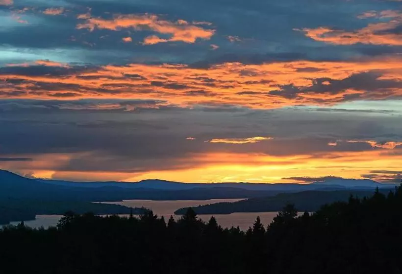 キングサイズベッドのスタンダードルーム, The Lodge At Moosehead Lake