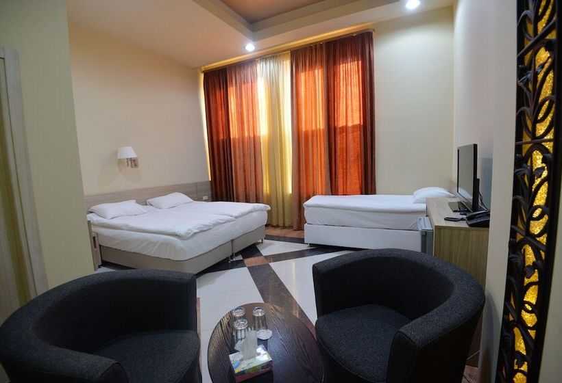 스탠다드 트리플 룸, Yerevan Deluxe