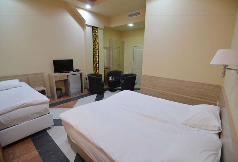 스탠다드 트리플 룸, Yerevan Deluxe